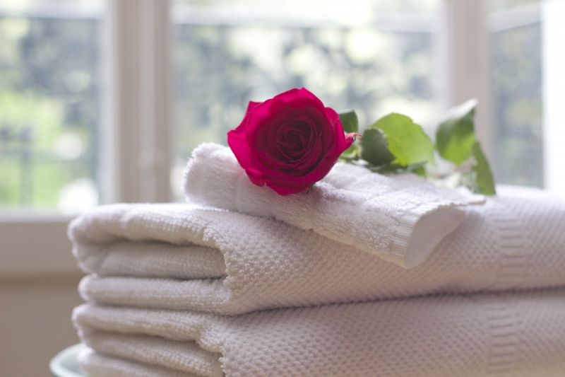 hotel-CHATEAUVIEUX-min_towel_rose_clean_care_salon_spa_white_bath-731641